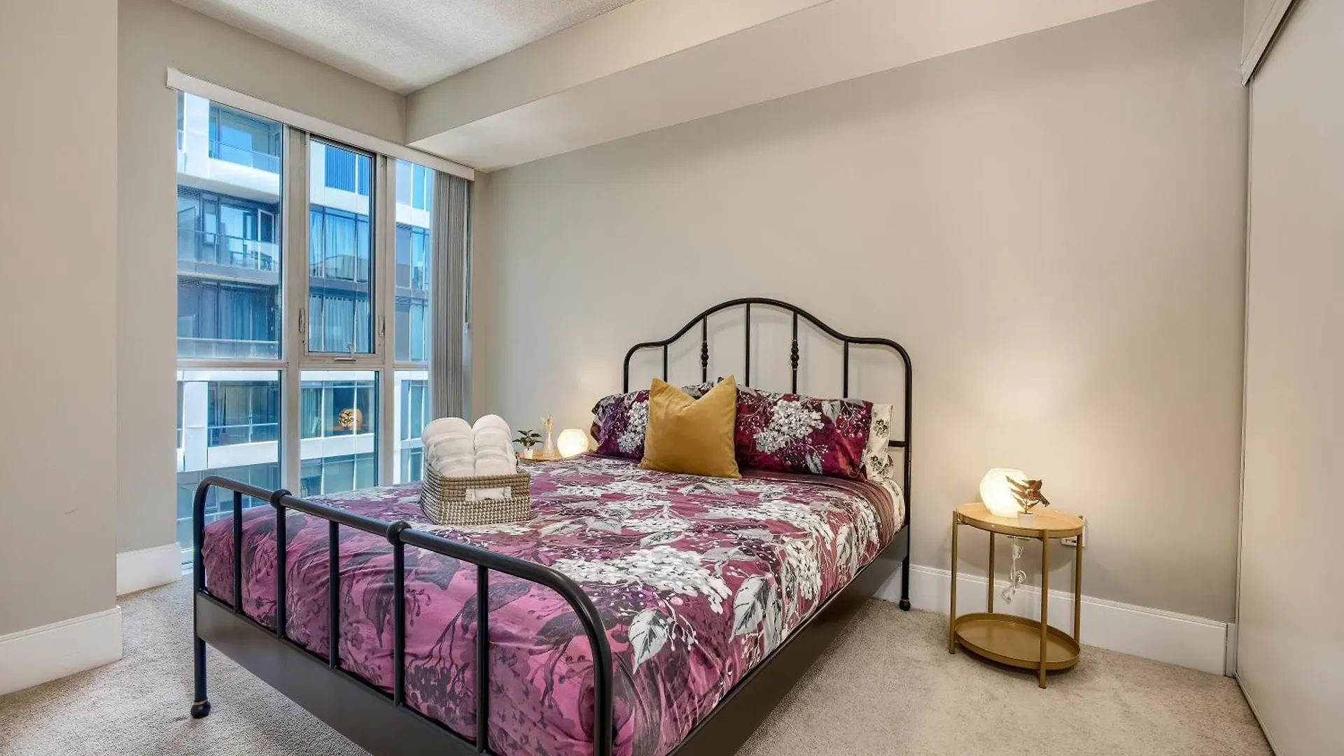 Condo In The Heart Of Downtown Toronto! Apartment Toronto