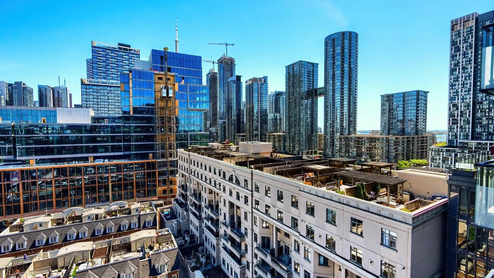 Condo In The Heart Of Downtown Toronto!